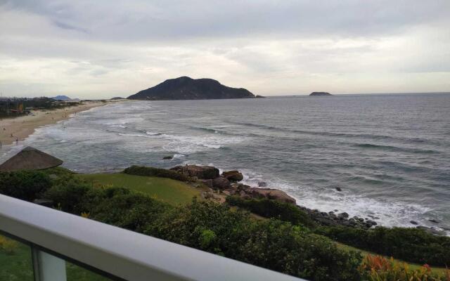 Studio vista mar pé na areia no Santinho STO2208