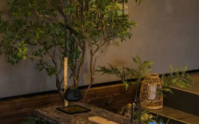 Shiwu · EverHill Onsen Retreat