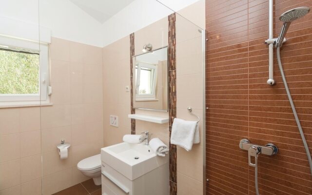 Amazing Home in Celina With Wifi and 4 Bedrooms