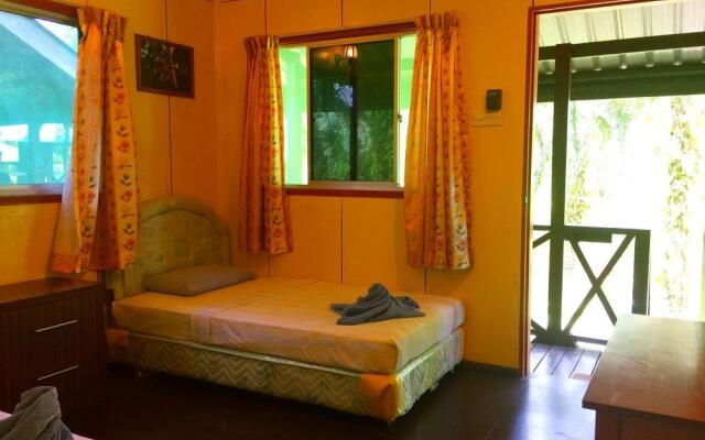 Sukau Backpackers B&B
