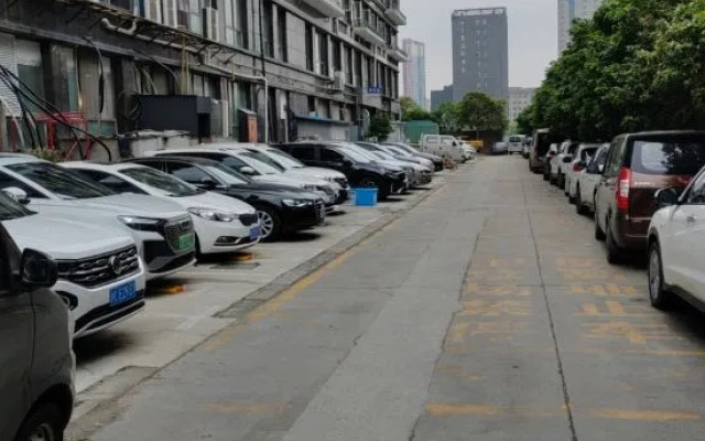 Rest Hotel (Shanghai Jinshan Bailian Shopping Center)