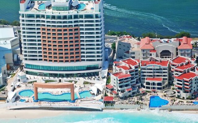 Beach Palace Resort, Cancún, Mexico