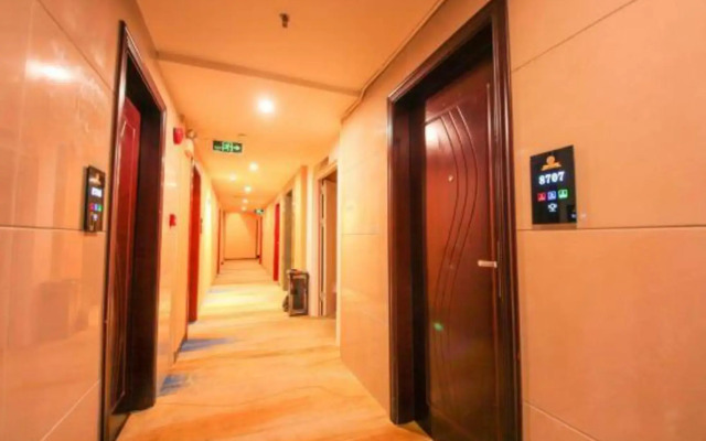 Youge Shangpin Hotel (Xinxing Times Square Bus Station)