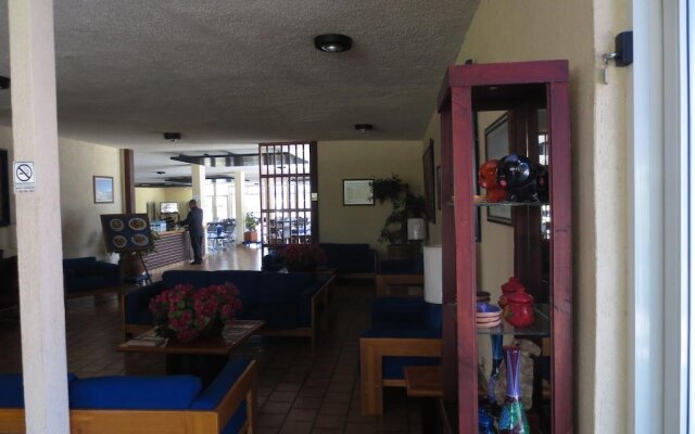 Hotel Las Palmas Midway Inn