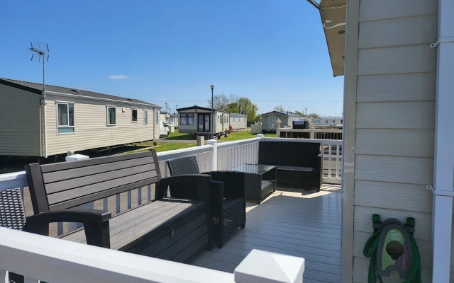 2br-sleeps6-fireplace-parking-patio-seaside