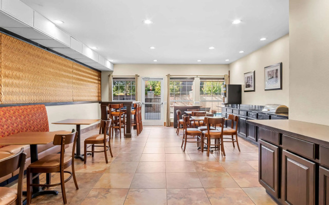 MainStay Suites Addison-Dallas