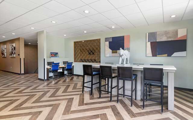 Best Western Plus Landmark Inn