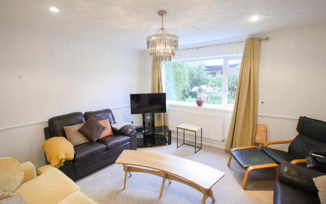 Business Park Lodge by Paymán Club