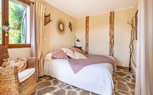 Plush holiday home in Altillac with a private swimming pool