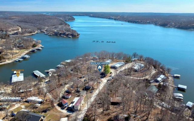 White Oak Landing Spacious 6 BDR w/ Boat Slip!