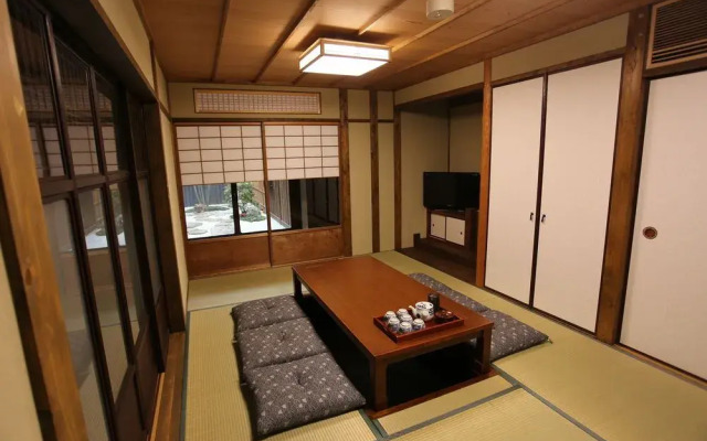 Garaku an Machiya House