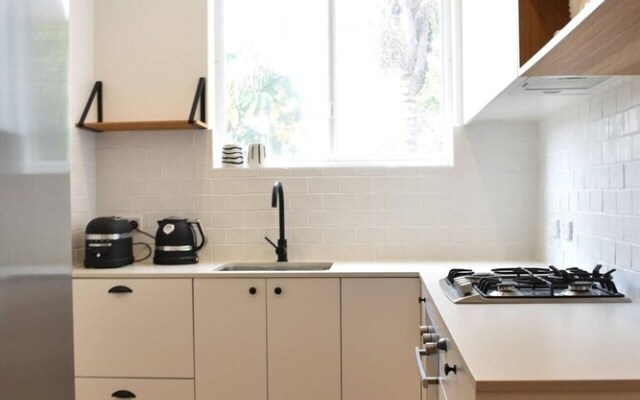 Light And Airy 2 Bedroom North Bondi Apartment