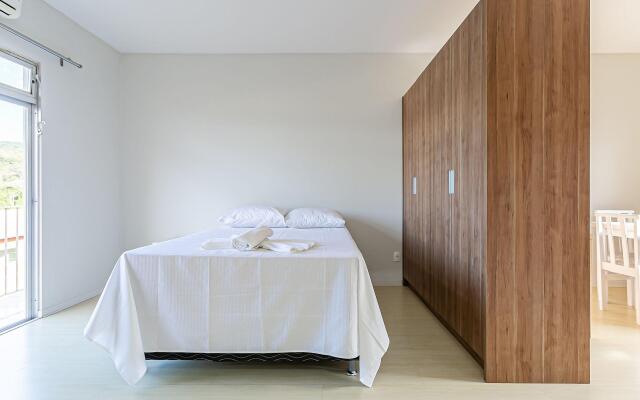 Apto com varanda a 3 min da UFSC RAF005