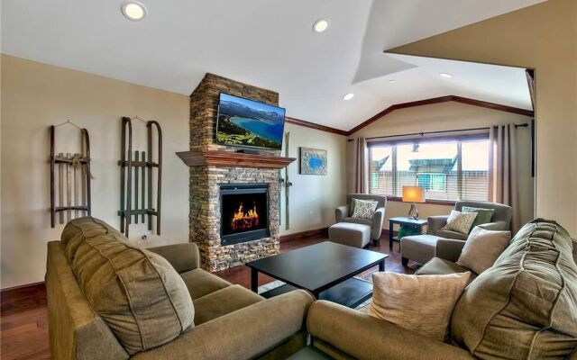 Conifer - 3 Br condo by RedAwning