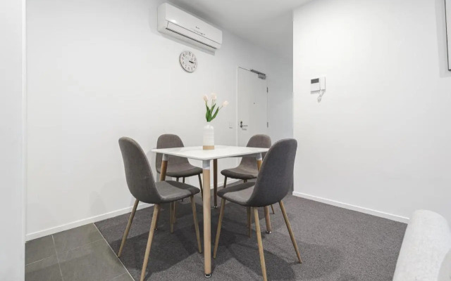 FS109C Modern 1BR1BA in Footscray Pool+Gym