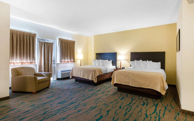 Gateway Hotel & Suites, Ascend Hotel Collection