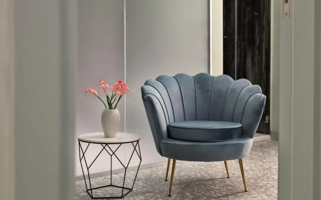 Lady Rose Privilege Suite