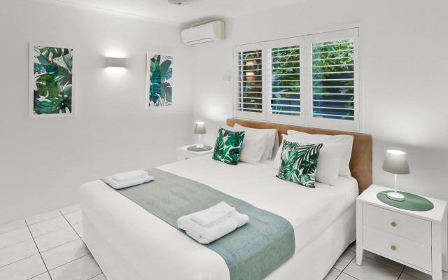 Agincourt Beachfront Apartments – Guest Rooms – Cairns