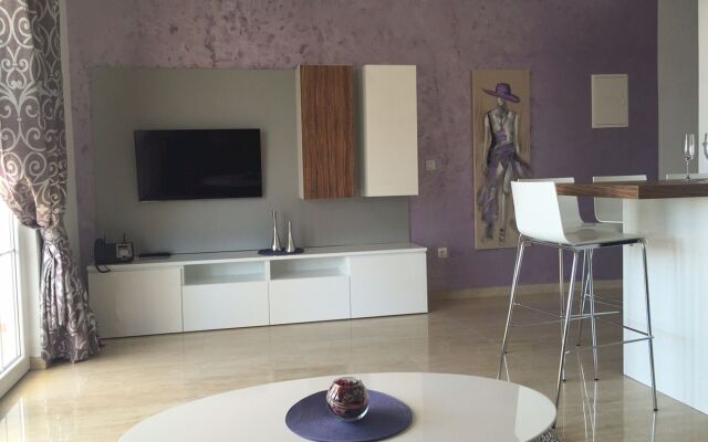 Boutique Pine Tree apartments