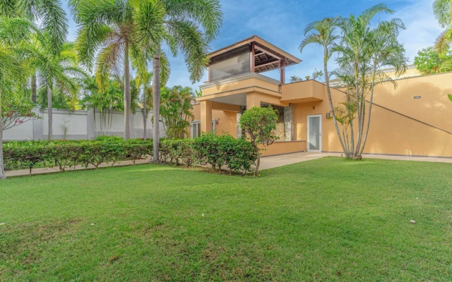 Tropical Luxury 4BR Pool Villa w Game Area