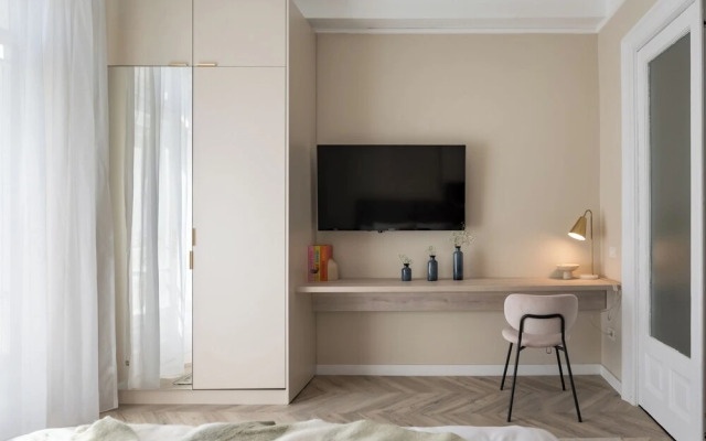 Elegant 3BR Steps away Cismigiu Gardens