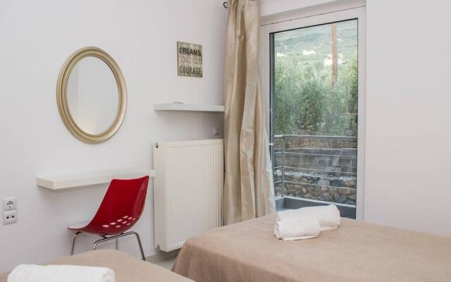Nina's Villa, Cosy Seaview Retreat