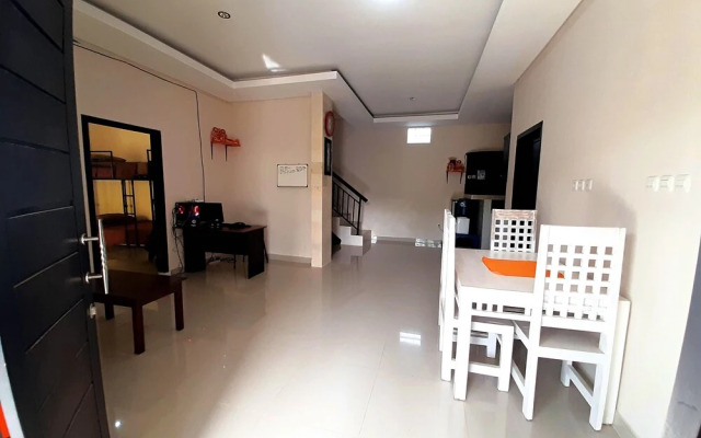 Safe House Bed and Breakfast - Hostel - Adults Ony