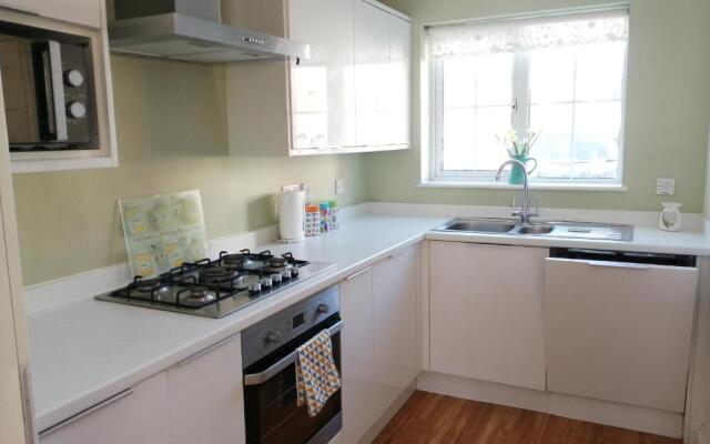 Spacious townhouse with sea views near Cardiff
