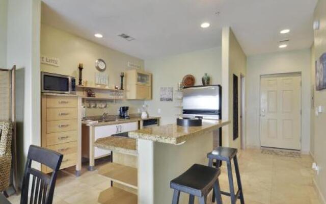 Seawall Condo with Birds Eye Views by RedAwning