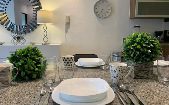 Sleeps 4-6-amazing 2 Bedroom Ph With Bbq & Jacuzzi