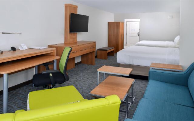 Holiday Inn Express & Suites Lexington Midtown - I-75, an IHG Hotel