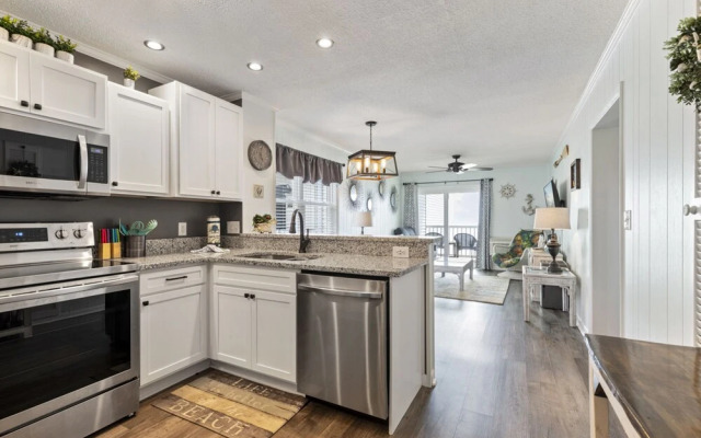 Ocean Pier Beach-view Condos