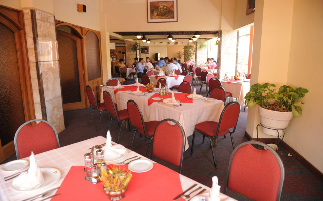 Cesars Plaza Hotel