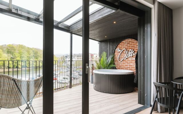 The Cliffe at the Quay