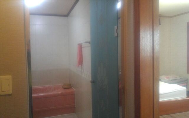 Samcheonpo Grand Motel