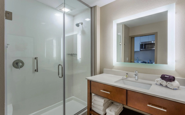 Hawthorn Suites by Wyndham Fargo
