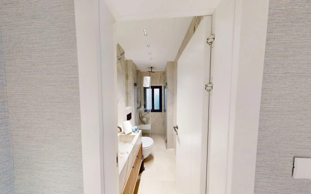 *King David Residences*2 Bd*Pool/Gym/Parking*