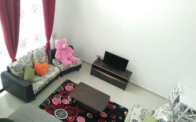 i-City Seksyen 7 Guesthouse ByKA