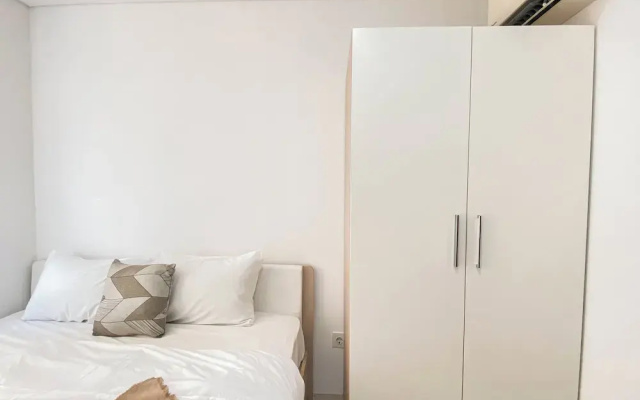 Trendy 1Br At Apartment Vittoria Residence