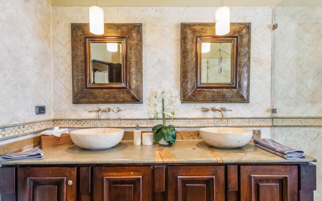 Stunning beachfront Flamingo mansion with incomparable ocean setting