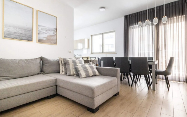 Jaffa- Beautiful 3 Bedroom Apartment Best Location