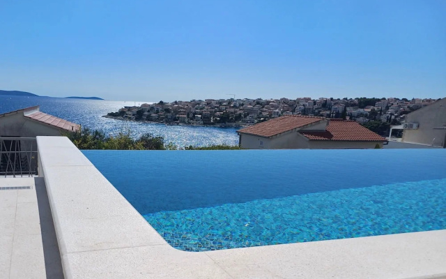 Heated Infinity Pool, Family Apartment With Panoramic sea View 2