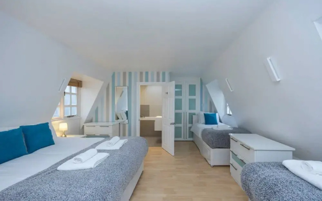 Host Stay Sillwood Seafront