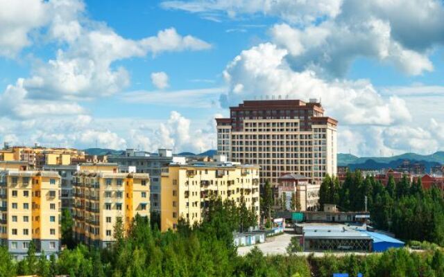 Yiqing Holiday Hotel