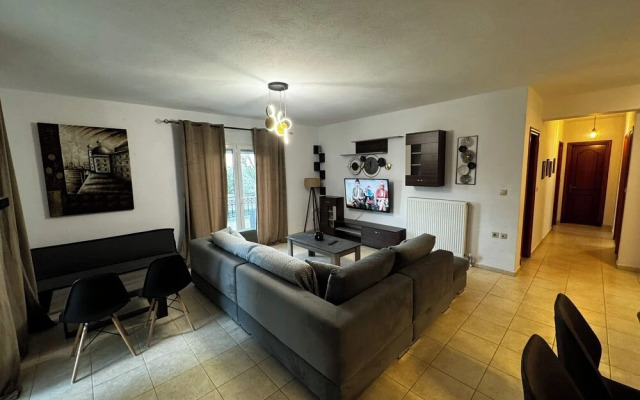Skiathos Center Stylish 2 Bd w Balcony