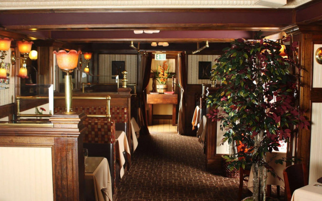 Saddleback Inn
