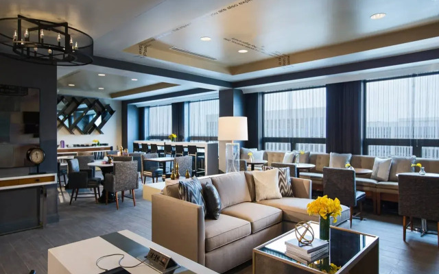 Renaissance Chicago O'Hare Suites Hotel