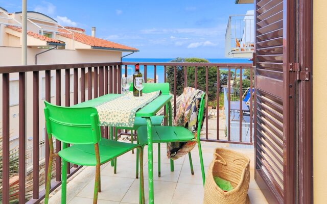 Sea view and ground floor Apartments le Dune