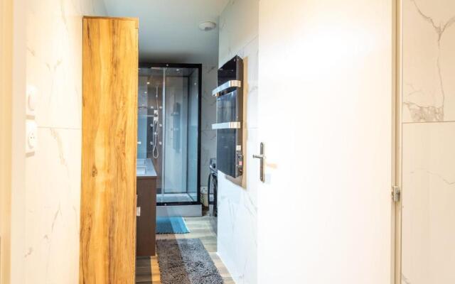 Spacious apartment with two terraces and private parking