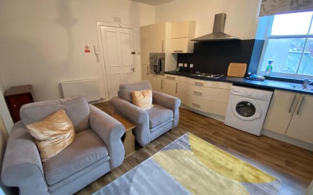 Stylish 2nd Floor Georgian 1 Bedroom Apartment